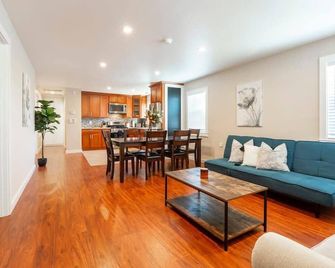 Marbella Lane - 3br Upprlvl | Dtwn Sj | Ldry + P - San Jose - Sala de estar