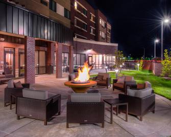 Courtyard by Marriott St Louis Chesterfield - Chesterfield - Patio