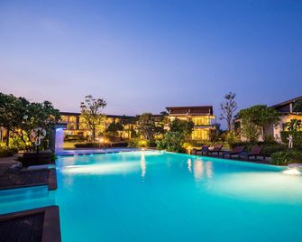 i Tara Resort & Spa - Cha-am - Piscina