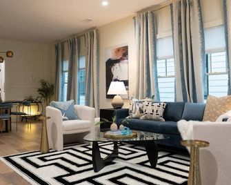 Designer 2BR 2.5Bath getaway in the heart of Atlanta - Atlanta - Sala de estar