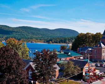 Courtyard by Marriott Lake George - Lake George - Vista del exterior