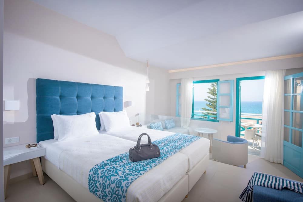 Petra Beach Hotel - הרסוניסוס