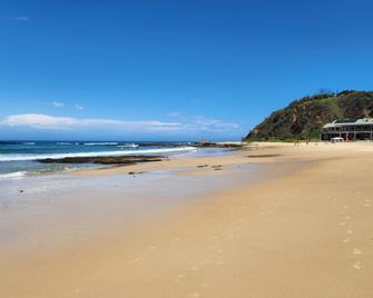 Opal Views - Nambucca beachside retreat. - Nambucca Heads - Beach