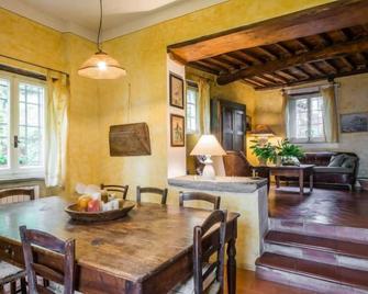 Holiday Home Casaccia by Interhome - Camaiore - Dining room