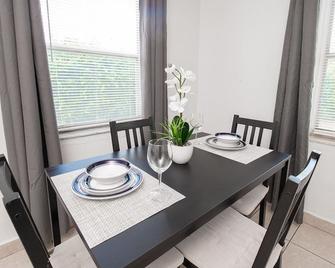 Hollywood private apartments - Hollywood - Dining room