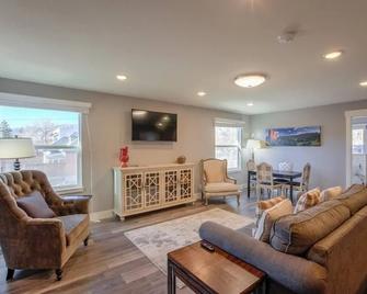 2BR Modern & Chic Comfy Home in Old Colorado - Colorado Springs - Phòng khách