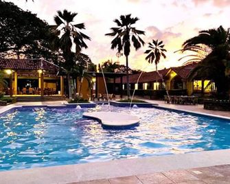 Hotel Hacienda Gualiqueme - Ciudad Choluteca - Piscina