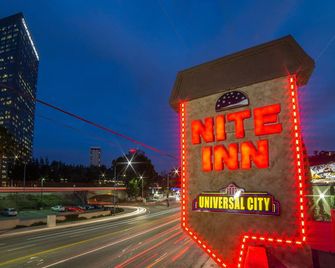 Nite Inn - Walking Distance to Universal Studios Hollywood - Los Angeles