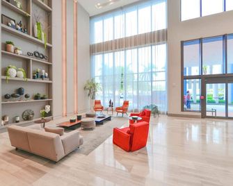 Modern Doral Condo w Free Parking - Doral - Lobby