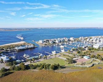 Doc House - Charming Ocean + Maritime Forest Home, Private Boardwalk, Bhi Club, Near Marina, Pets Ok - Bald Head Island
