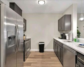 The Gateway City Cbd Kid + Pet Friendly - Newark - Kitchen