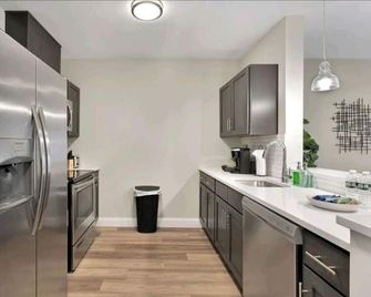 The Gateway City Cbd Kid + Pet Friendly - Newark - Cozinha