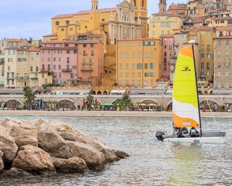 Hotel De Belgique à Menton - Mentone