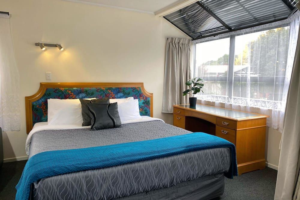 Pembrooke Motor Lodge - Whangarei - Bedroom