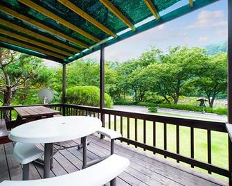 Hongcheon White House Pension - Hongcheon - Patio