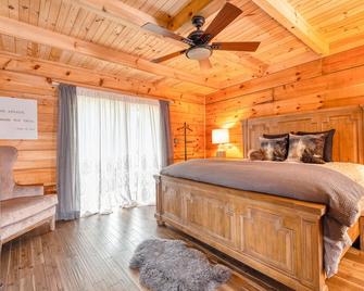 Come Away Cabin, a Luxury Retreat - Fairview - Bedroom