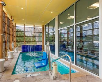 GLō Best Western DeSoto Dallas - DeSoto - Zwembad