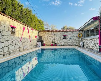 Aisem By Hire Alacati - Alacati - Piscina