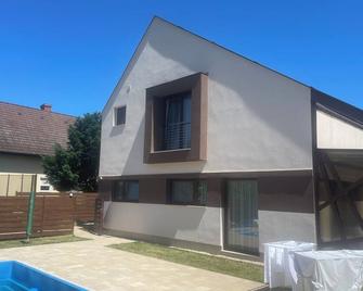 Ferienhaus Ungarn Plattensee Zarmadi Südufer Klima, Pool, 5 Min. Strand - Zamárdi - Gebäude