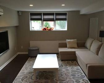 Modern Studio in Middle Village - Queens - Sala de estar