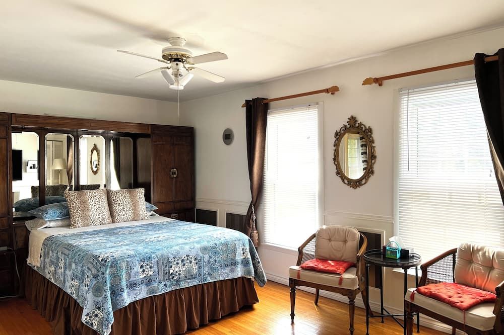 Bedroom view of Cozy House B&B