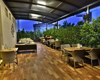 North Point Hotel - Denizli - Binnenhof