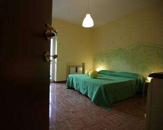 Next Stop Roma Affittacamere Da Me - Rome - Bedroom