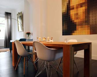 Magnificent Luxury Apartment in Townhouse - Garage, Garden, Terrace, near metro - Brussels - Dining room