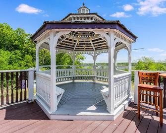 Castle Manor Inn - Gloucester - Balkon