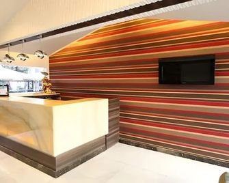 Hotel Midland - מומבאי - דלפק קבלה