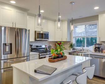 Newly Built Maple Valley Vacation Rental w/ Patio! - Maple Valley - Kitchen