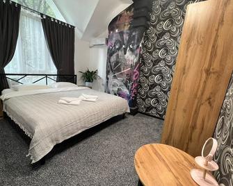 ميتينج بليس بيشكيك - بيشكيك - غرفة نوم