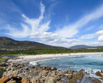 Oude Schuur Boutique - Hermanus - Beach