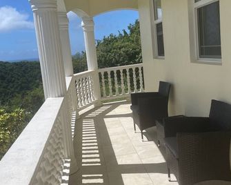 Ocean Breeze Comfort - Parham Town - Balcón