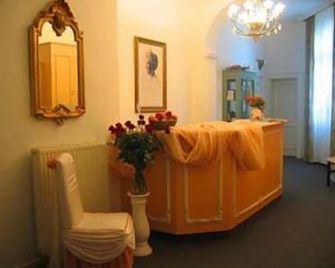 Hotel Villa Auguste Viktoria - Heringsdorf - Front desk