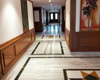 Hotel Suruchi - Gwalior - Pasillo
