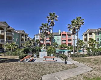 Walk to Beach Lavish Resort Escape in Galveston! - Galveston