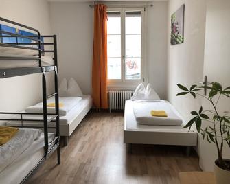 Happy central apartment - Interlaken - Bedroom