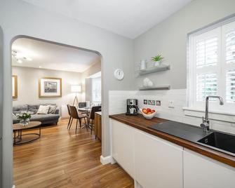 The Pines - Luxury 3-Bed Apartment Near Golf & Spa, Gleneagles, Auchterarder - Auchterarder - Kitchen