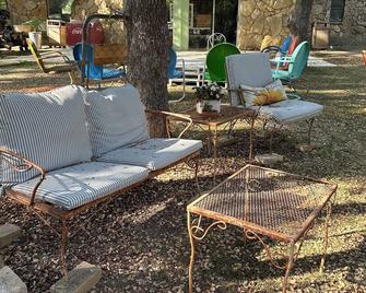 Charming Aframe 4-bedroom Ranch house with AC and WiFi in wonderful Roanoke - Roanoke - Patio