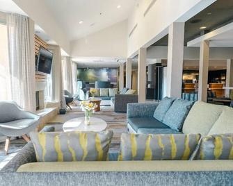 Stay Close to Malibu & Santa Barbara! Pool Available, Pet-friendly Stay! - Camarillo