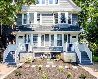 Cozy 1 bedroom Apartment Sleeps 4 - Niagara Falls - Building