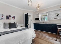 Studio 2 ~ Private Bdrm, Minimalistic Feel - Moncton - Bedroom