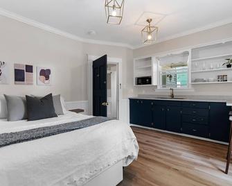 Studio 2 ~ Private Bdrm, Minimalistic Feel - Moncton - Bedroom