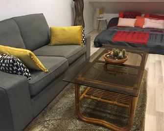 House ! Jacuzzi! 5 Minutes From Disney And Nature Village! - Villeneuve-Saint-Denis - Living room