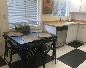 MidCentury Duplex in Quaint Main Street Bountiful Area - Bountiful - Essbereich