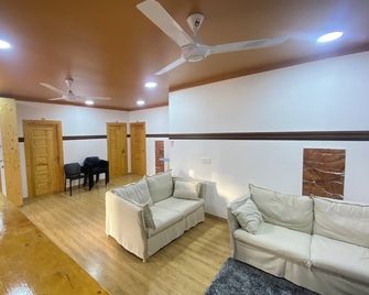 Ever Blue Guest House - Mathiveri - Sala de estar