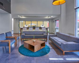 City Express by Marriott CDMX Plaza Central - Ciudad de México - Sala de estar