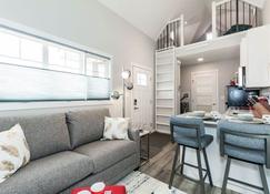 Ladybug Lane Tiny Home - Edmonton - Living room