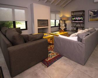 Hostería de la Cascada - Tandil - Living room
